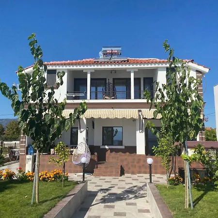 Costa 1 *
